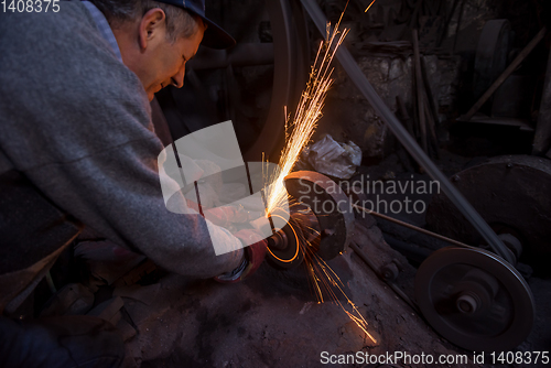 Image of the blacksmith polishing metal products