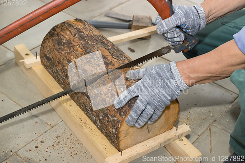 Image of Carpenter begins to manufacture birdhouse