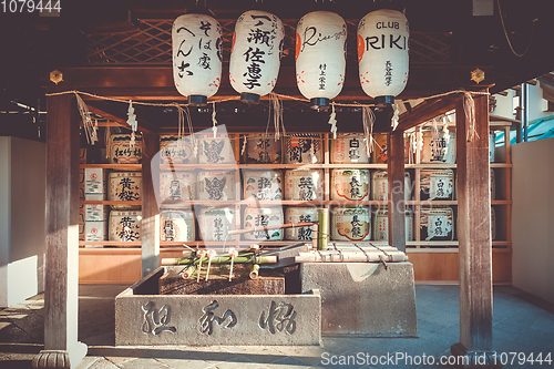 Image of Kazaridaru barrels in Maruyama garden, Kyoto, Japan