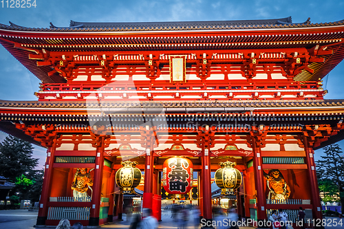 Image of Kaminarimon gate and Lantern, Senso-ji temple, Tokyo, Japan