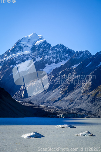Image of Hooker lake in Aoraki Mount Cook, New Zealand
