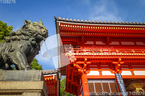 Image of Lion statue at Yasaka-Jinja, Kyoto, Japan