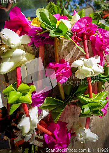 Image of Polynesian flower necklace