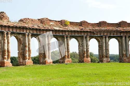 Image of the ruins of an ancient castle