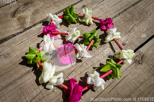 Image of Polynesian flower necklace