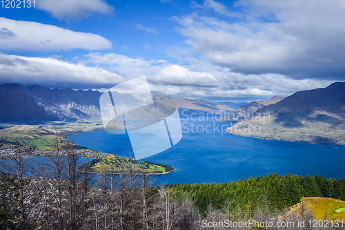 Image of Lake Wakatipu and Queenstown, New Zealand