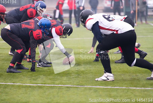 Image of professional american football players ready to start