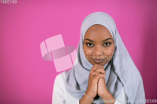 Image of African Muslim woman makes traditional prayer to God