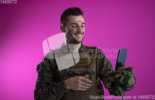 Image of soldier using smartphone