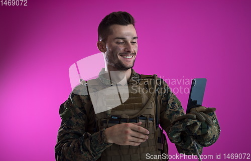Image of soldier using smartphone