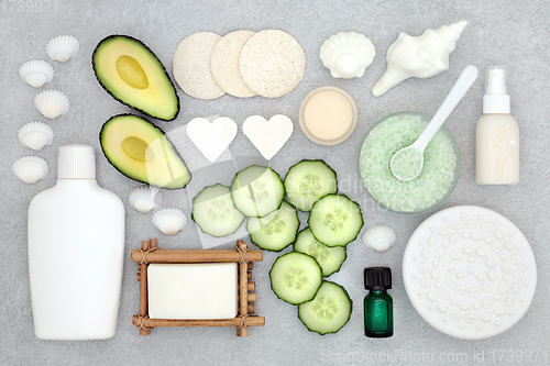 Image of Natural Avocado and Cucumber Beauty Treatment for Skincare