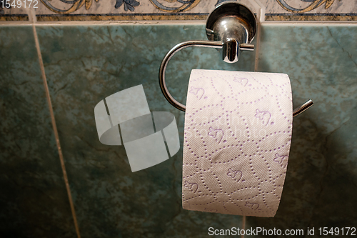 Image of toilet roll on wall