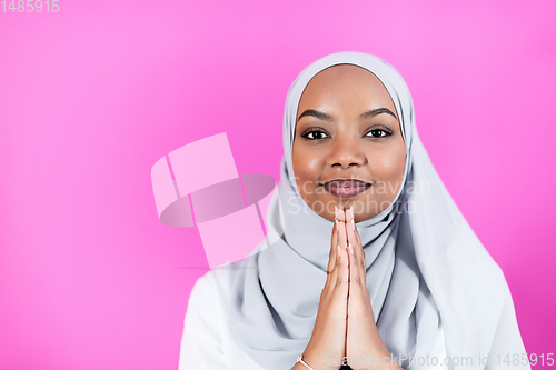 Image of African Muslim woman makes traditional prayer to God