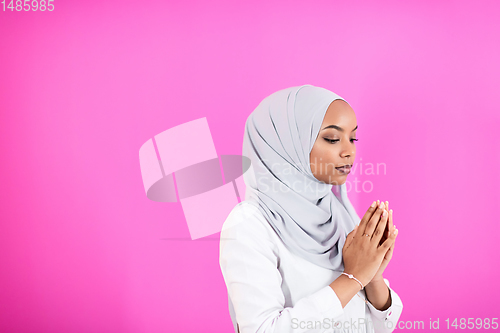 Image of African Muslim woman makes traditional prayer to God