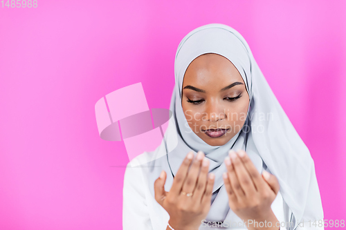 Image of African Muslim woman makes traditional prayer to God