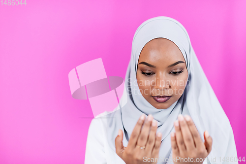 Image of African Muslim woman makes traditional prayer to God