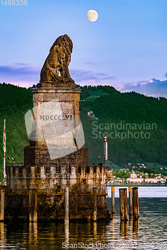 Image of Statue of lion