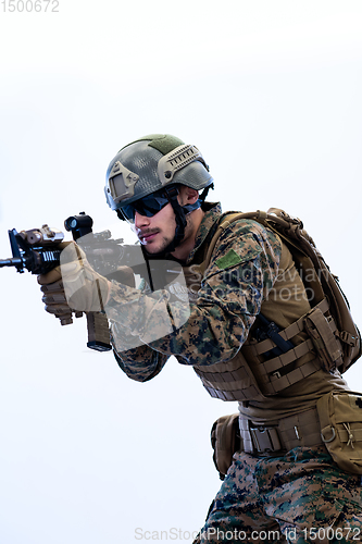 Image of soldier in action aiming laseer sight optics