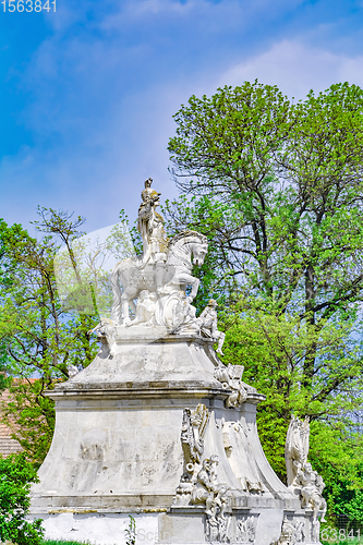 Image of Sculptural Composition on the top of the Gates