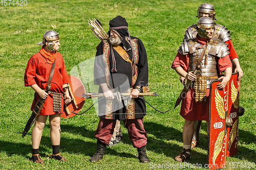 Image of Roman soldiers in battle costume