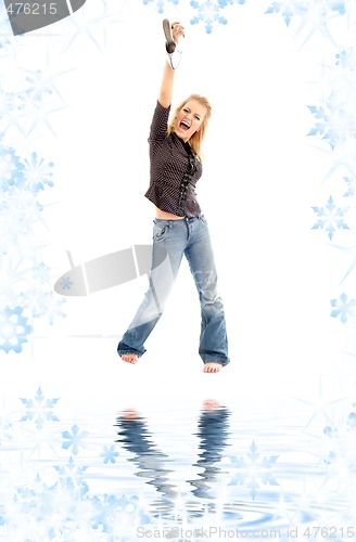 Image of screaming blond with shoe on white sand