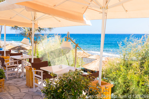 Image of restaurant terrace in front of the beach in kamari on the island