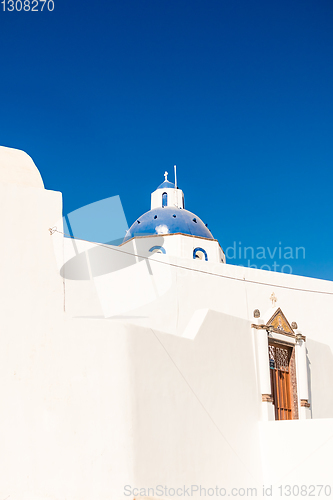 Image of typical Santorini church in Greece in the Cyclades