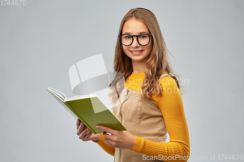 Image of teenage student girl in glasses reading book