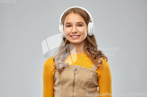 Image of teenage girl in headphones listening to music