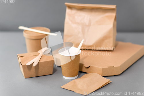 Image of disposable paper containers for takeaway food