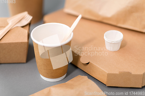 Image of disposable paper containers for takeaway food