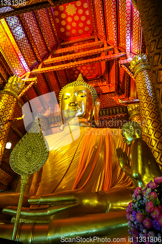 Image of Gold Buddha statue, Wat Phanan Choeng, Ayutthaya, Thailand