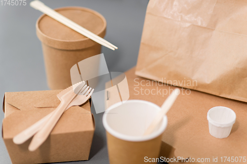 Image of disposable paper containers for takeaway food