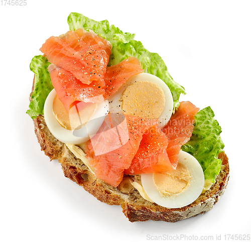 Image of slice of bread with egg and salmon
