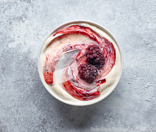 Image of bowl of yogurt with jam