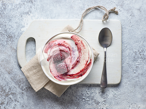 Image of bowl of fresh greek yogurt