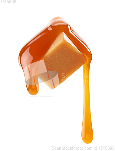 Image of caramel sauce flowing on flying caramel candy
