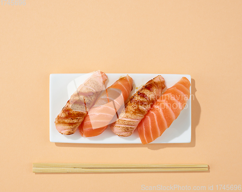 Image of plate of sushi