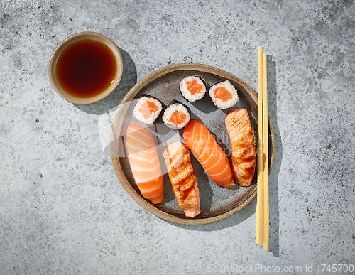 Image of plate of sushi