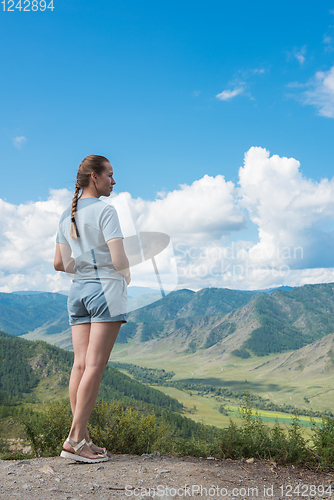 Image of Woman ton mountine