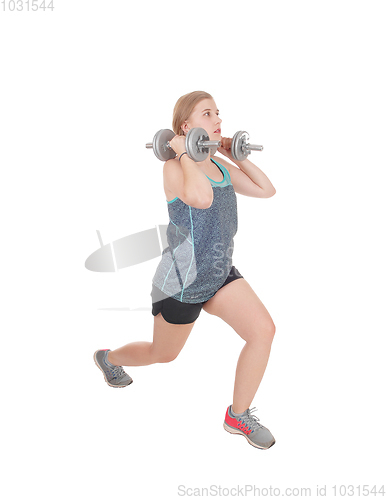 Image of Young woman lifting her two dumbbell's