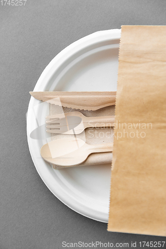 Image of wooden spoon, fork and knife on paper plate