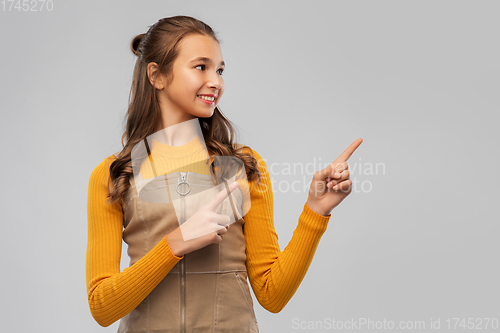 Image of young teenage girl pointing fingers up