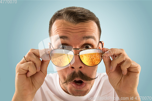 Image of Oktoberfest man with sunglasses full of light beer