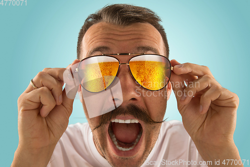 Image of Oktoberfest man with sunglasses full of light beer