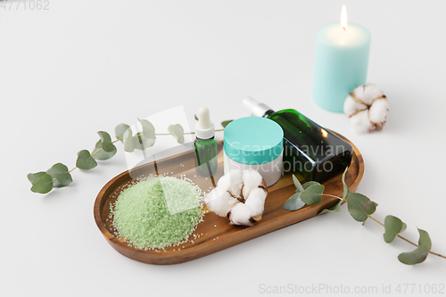 Image of bath salt, serum, moisturizer and oil on tray