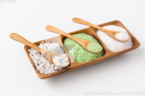 Image of sea salt and spoons on wooden tray