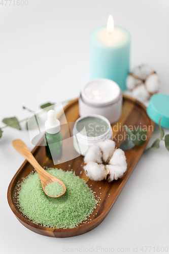 Image of bath salt, serum, clay mask and cotton on tray