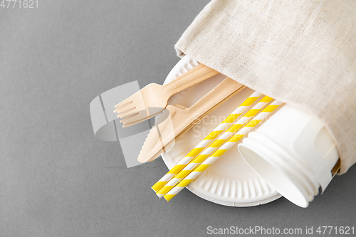 Image of wooden forks, knives, paper straws and cups