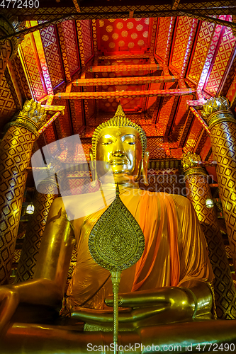 Image of Gold Buddha statue, Wat Phanan Choeng, Ayutthaya, Thailand